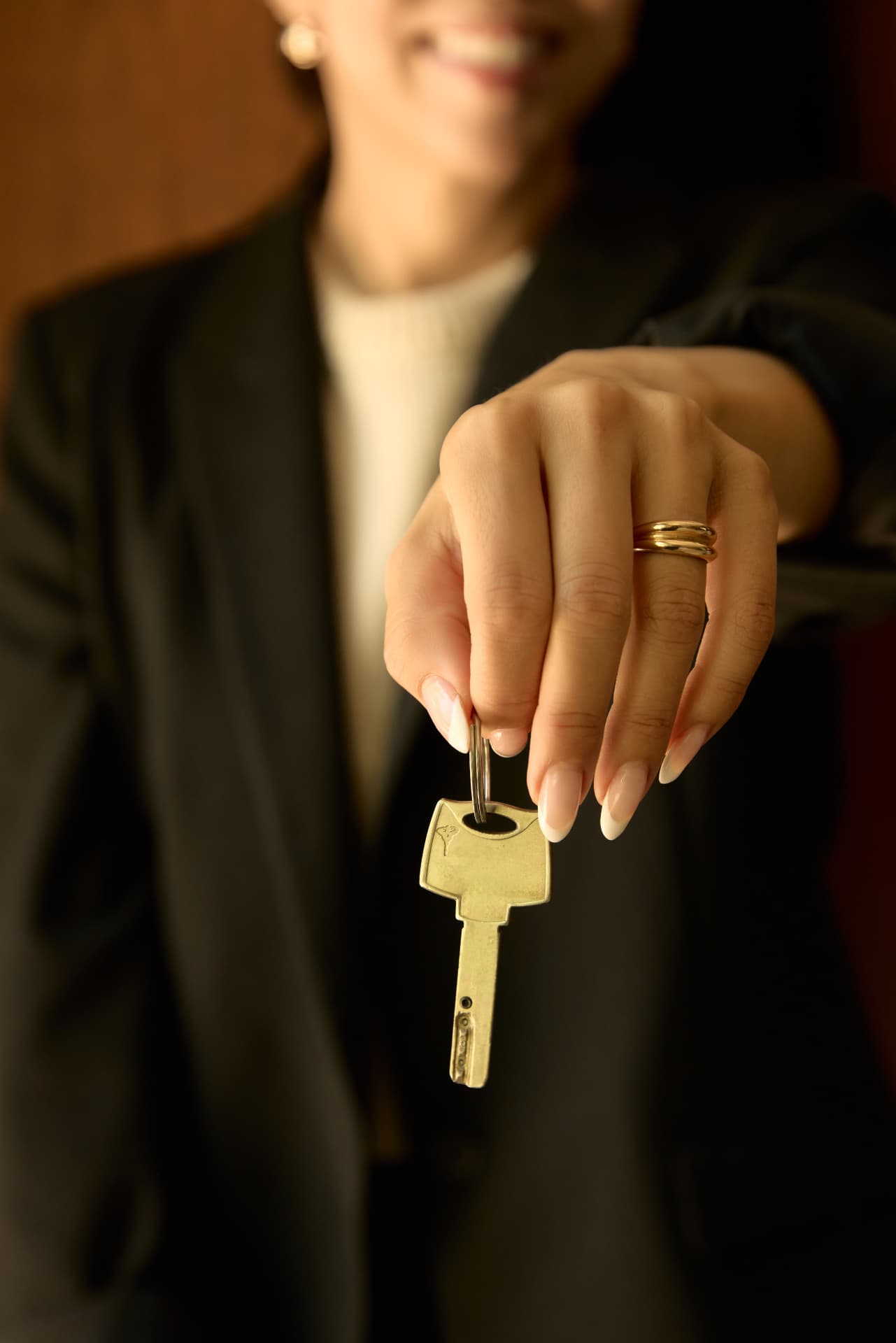 Lisa Nguyen handing over house keys to a new homeowner